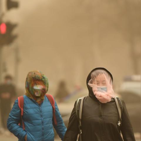 春日包头，从一场沙尘预警看城市天气的温柔与暴烈