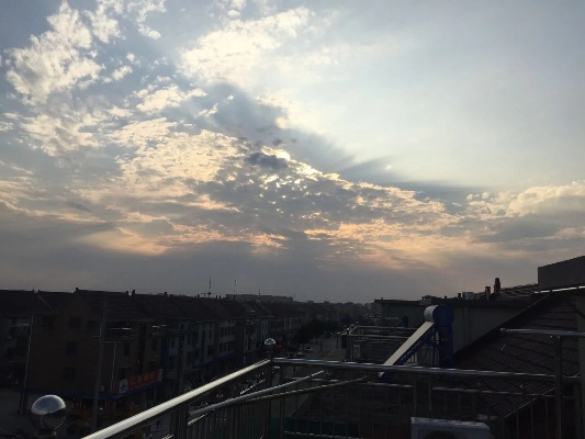 嘉善天气预报，时空夹缝中的叙事者
