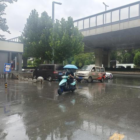 河南天气速报，冷空气来袭，多地迎来降雨降温，局地需防强对流